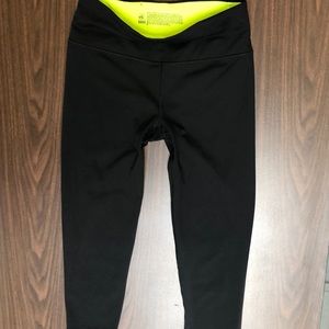 Victoria’s Secret CAPRI KNOCKOUT LEGGINGS SIZE - M
